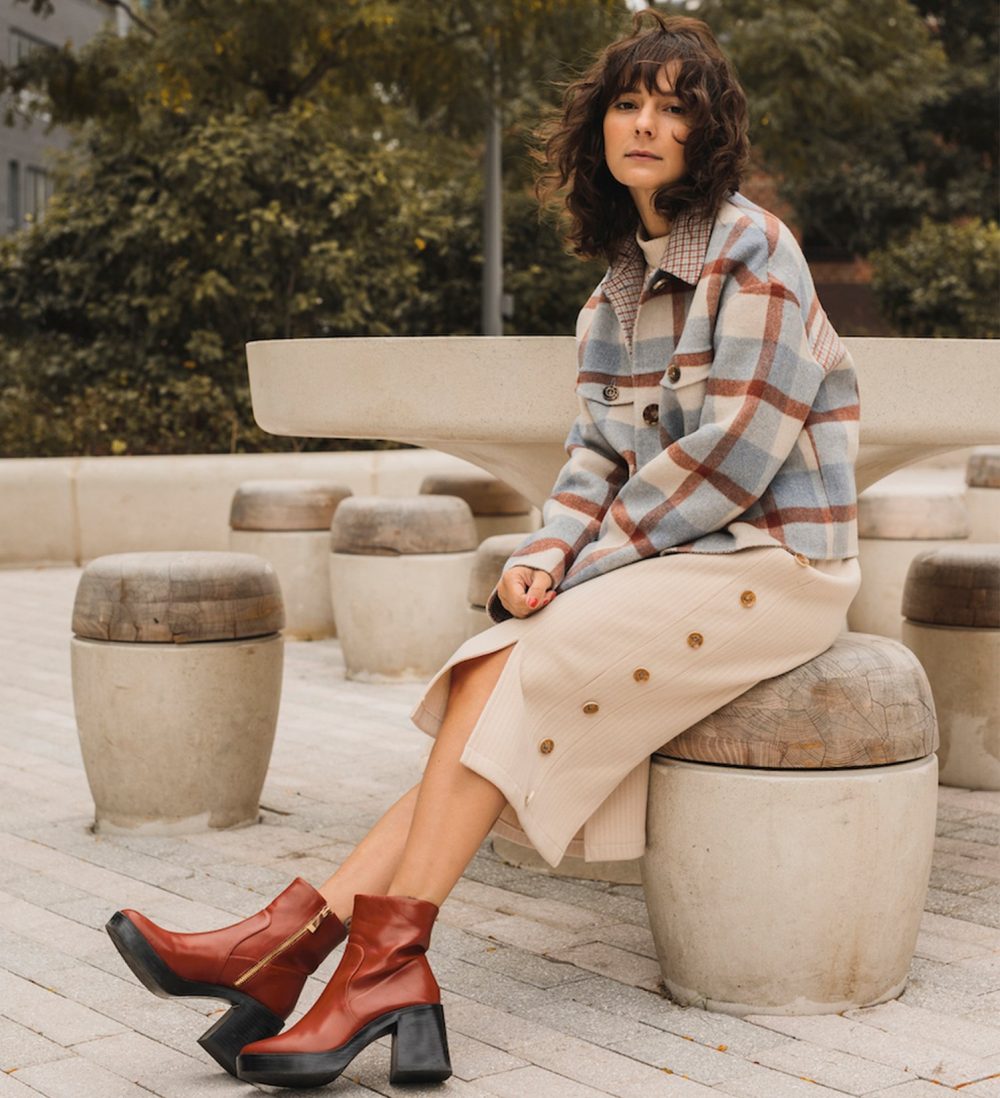 Cách chọn giày Boot đi với váy ngắn thật trendy